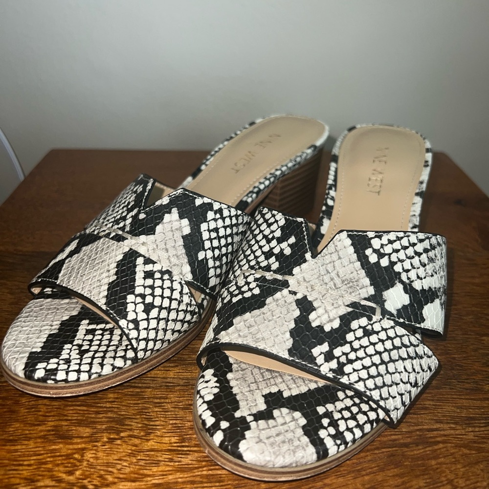 Nine West  high sandals 6.5 snake pattern